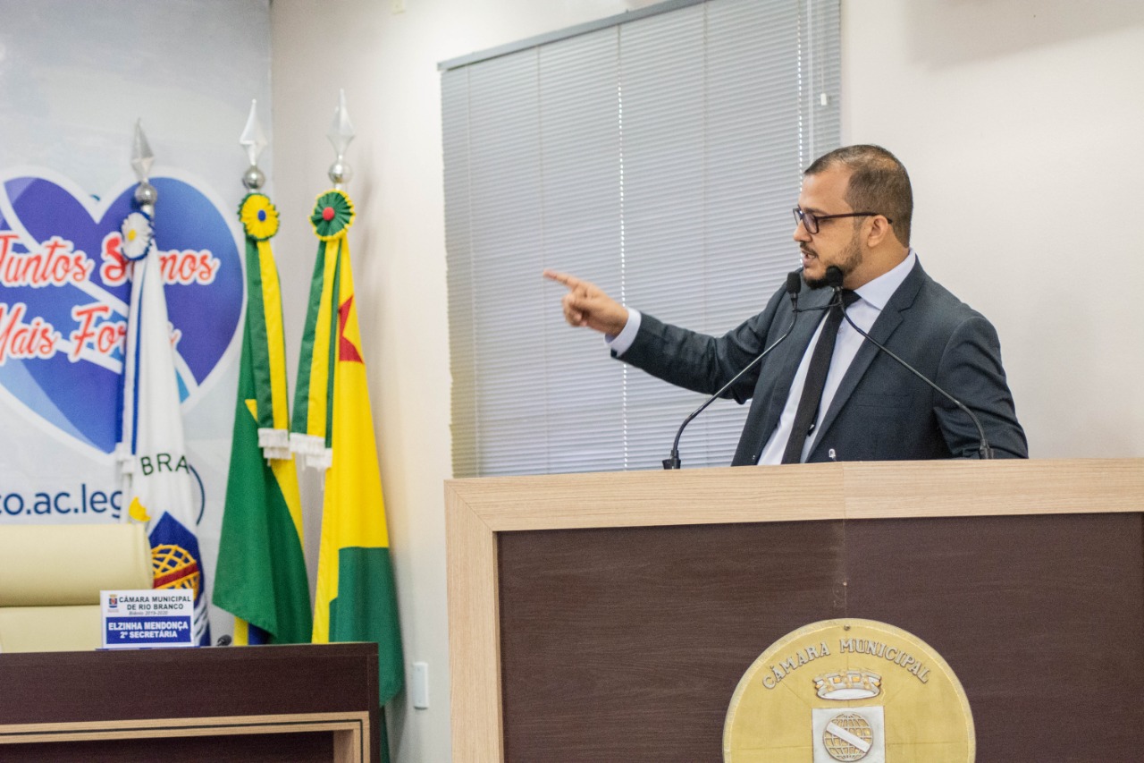 “Se for para cortar meu ponto porque saí para defender a educação pública, pode cortar”, afirma Forneck