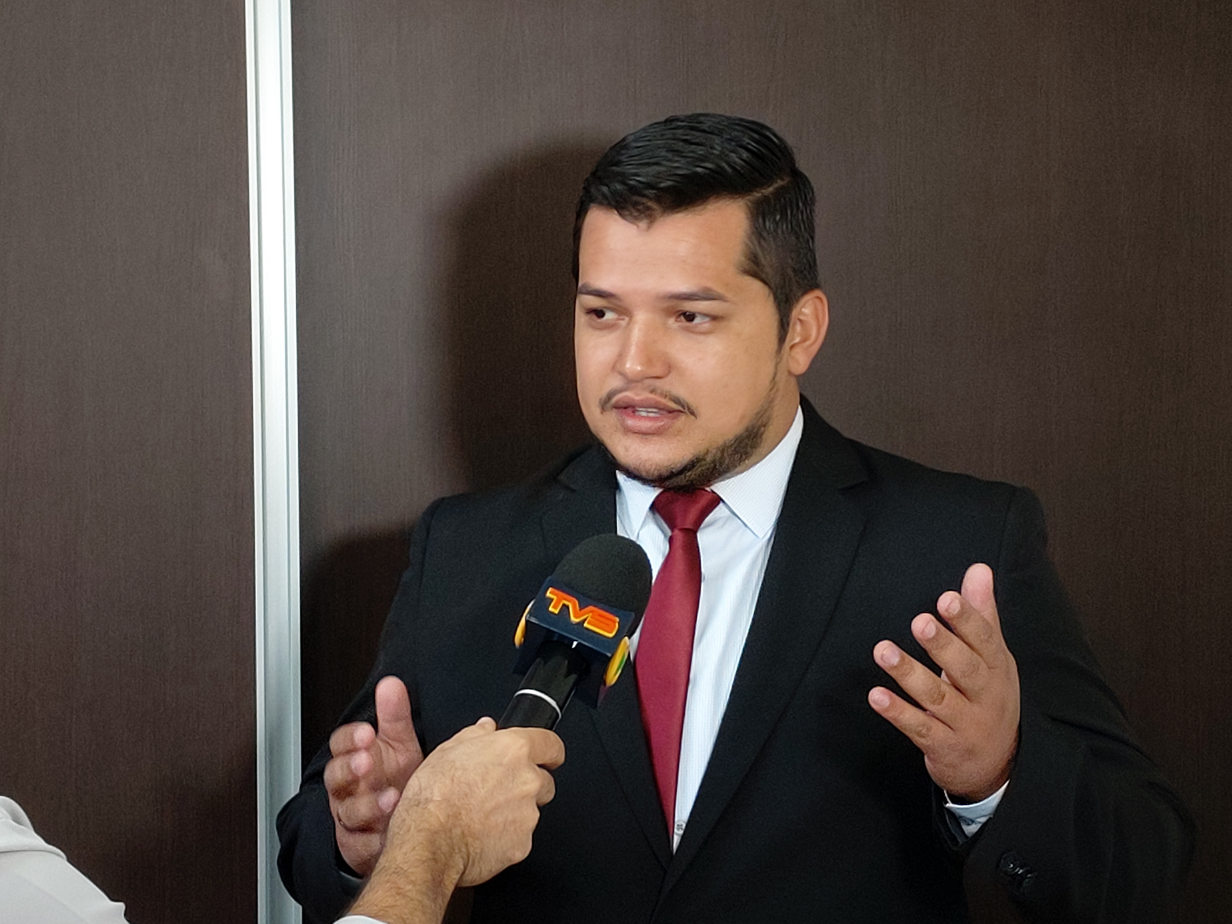 Anderson Sandro pede abertura das igrejas