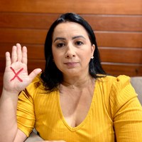 Elzinha Mendonça adere à Campanha Sinal Vermelho Contra a Violência Doméstica