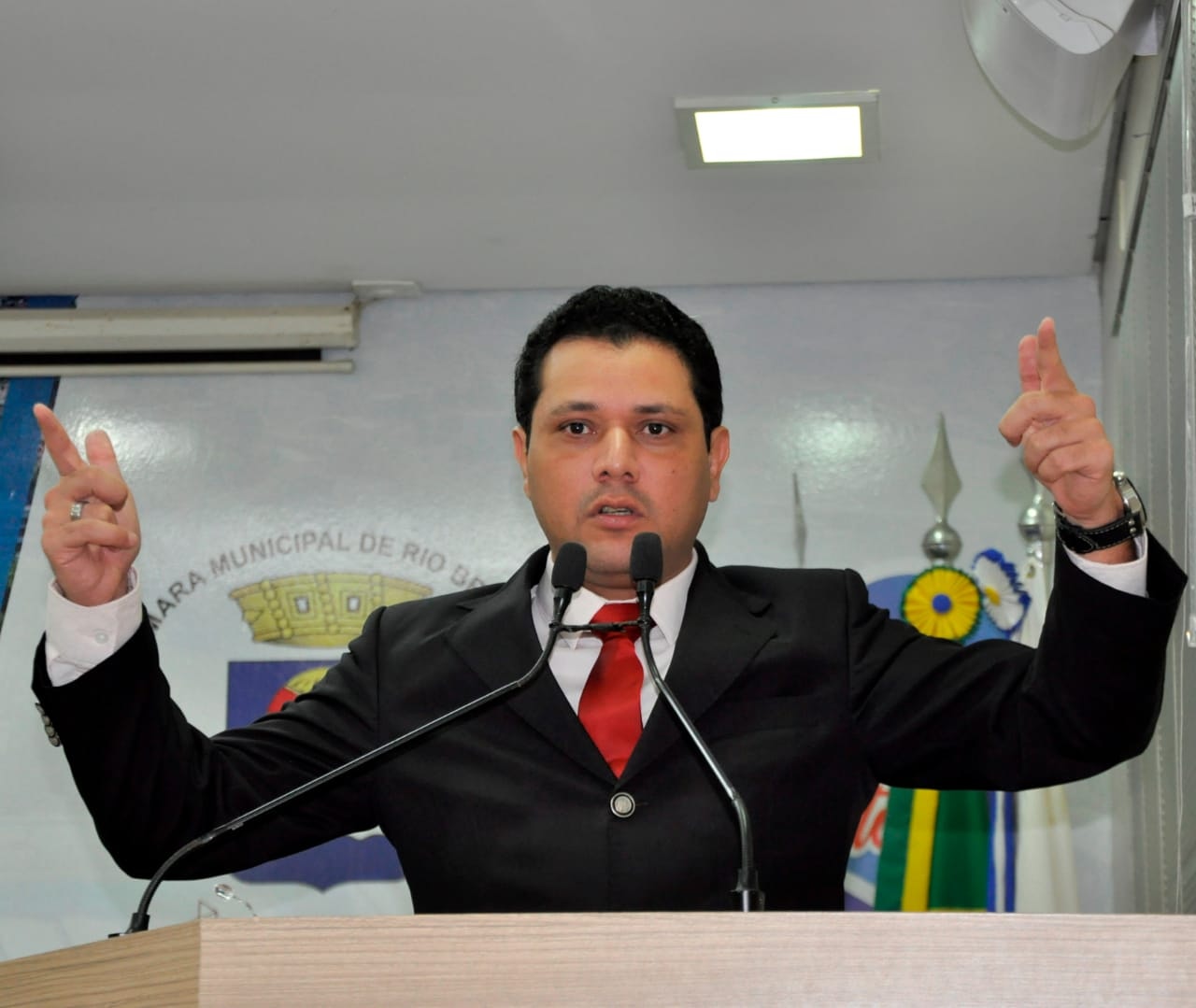 “Eu nunca ouvi sair da boca do governador Gladson a palavra cloroquina”, diz vereador João Marcos Luz