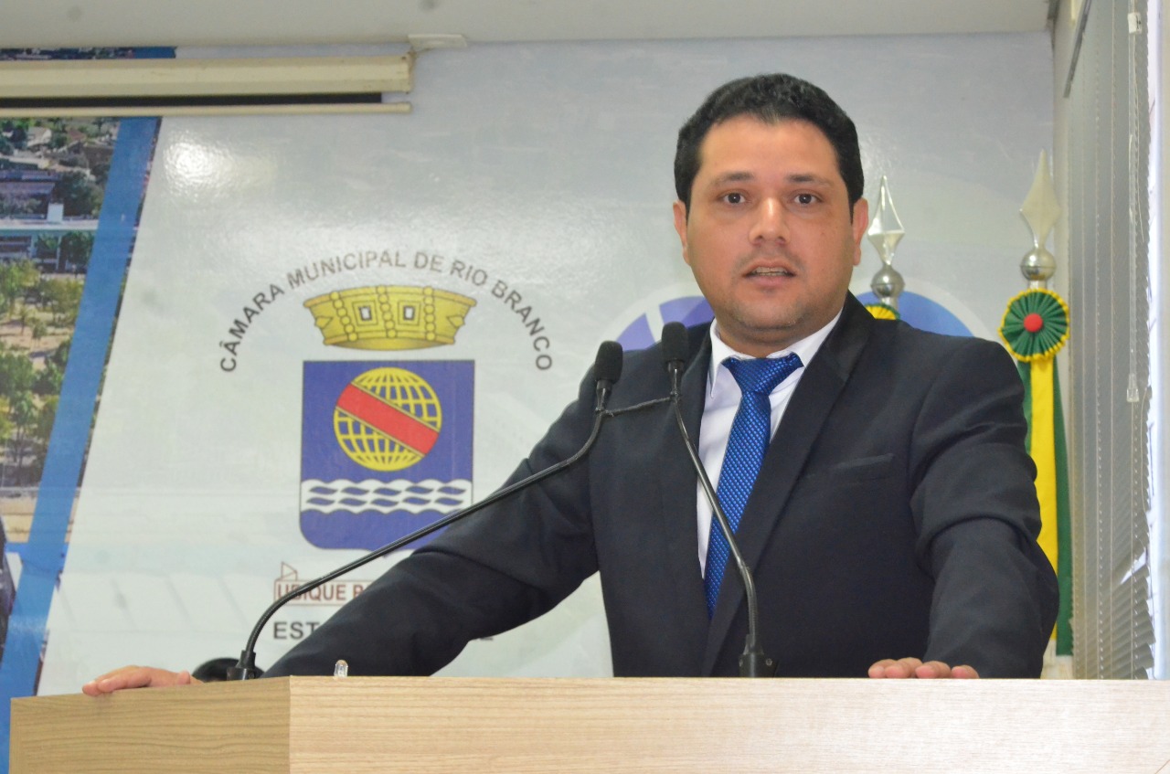 Agendamento nos postos de saúde só nas segundas-feiras é humilhar a população', diz João Marcos Luz