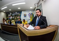 Anderson Sandro cobra medicamento para uso de pacientes