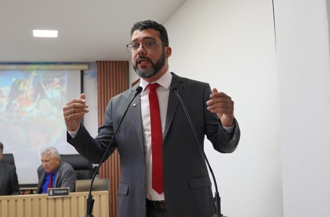 André Kamai destaca queda nas vagas de creches e cobra prioridade para educação infantil em Rio Branco