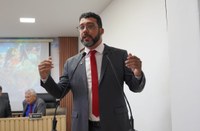 André Kamai destaca queda nas vagas de creches e cobra prioridade para educação infantil em Rio Branco