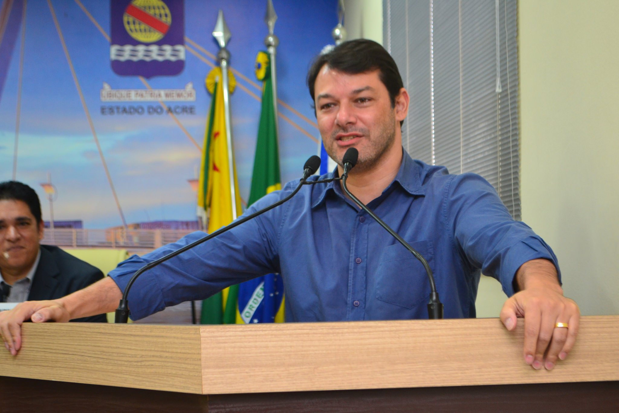 Atendendo reivindicação do vereador Roberto Duarte, DEPASA desobstrui esgoto no Bairro da Pista