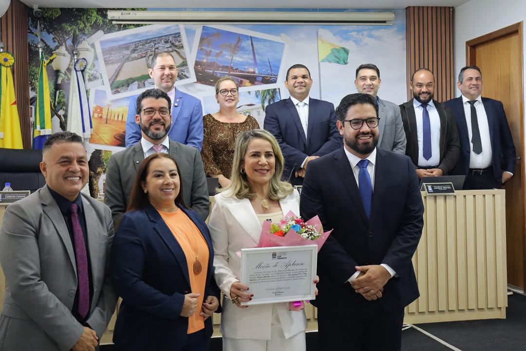 ATO SOLENE: Bruno Moraes homenageia com Moção de Aplauso a promotora de Justiça Joana Dark 