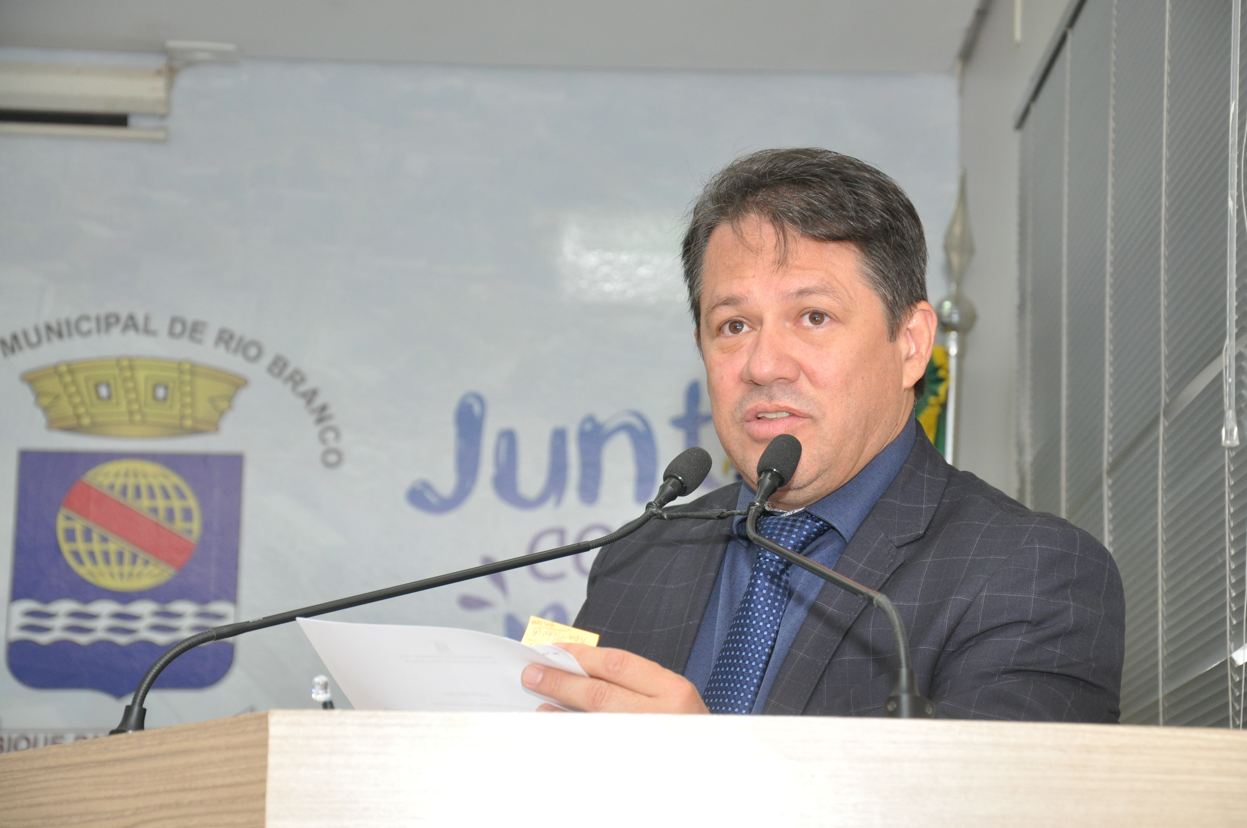 Câmara aprova projeto que institui programa de padronização de abrigos de Pontos de Ônibus, Táxi e Moto-Táxi