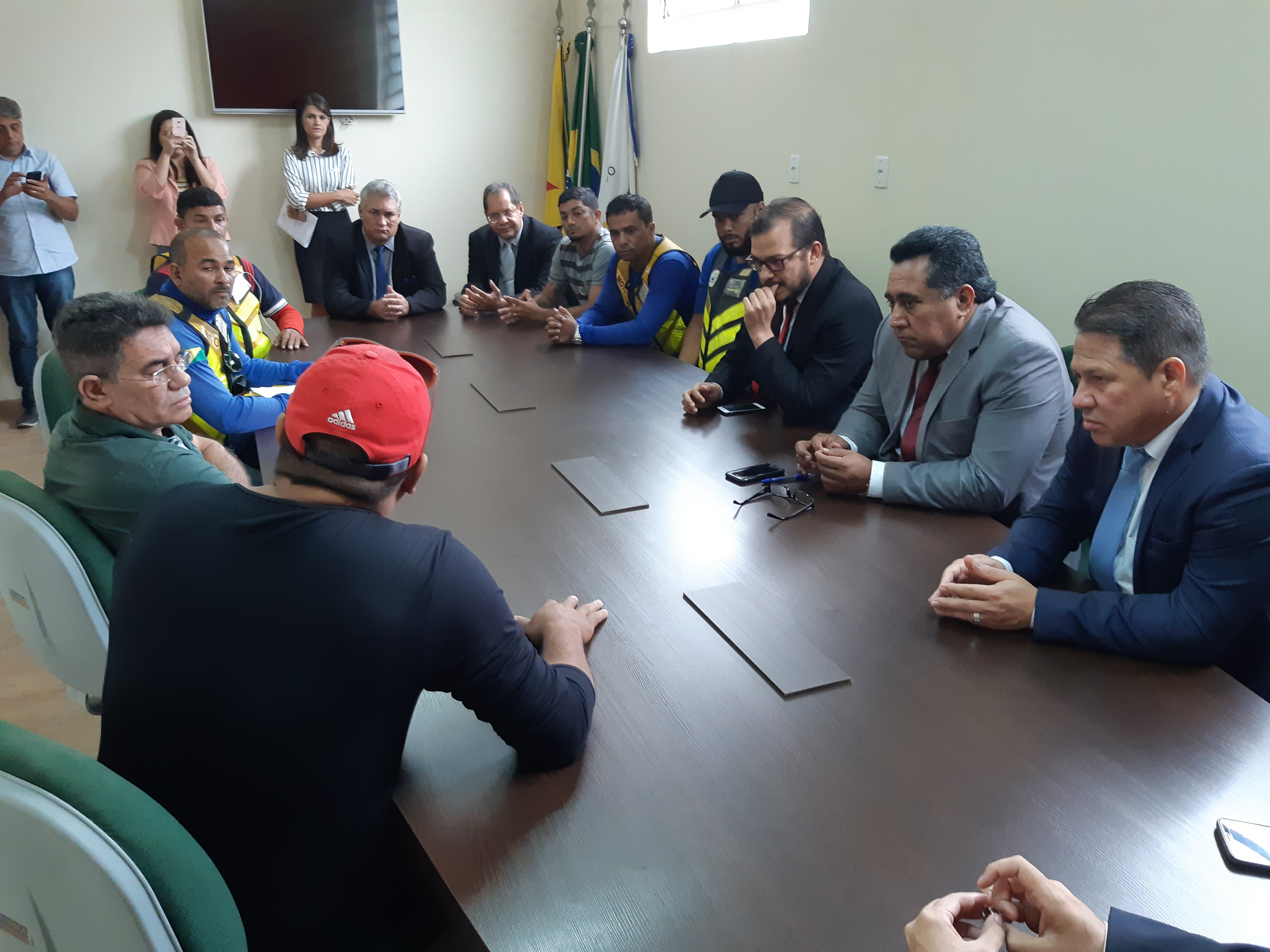 Câmara e mototaxistas debatem criação de aplicativo para a categoria