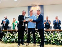 Câmara entrega Título de Cidadão Rio-branquense ao ex-presidente Jair Bolsonaro 