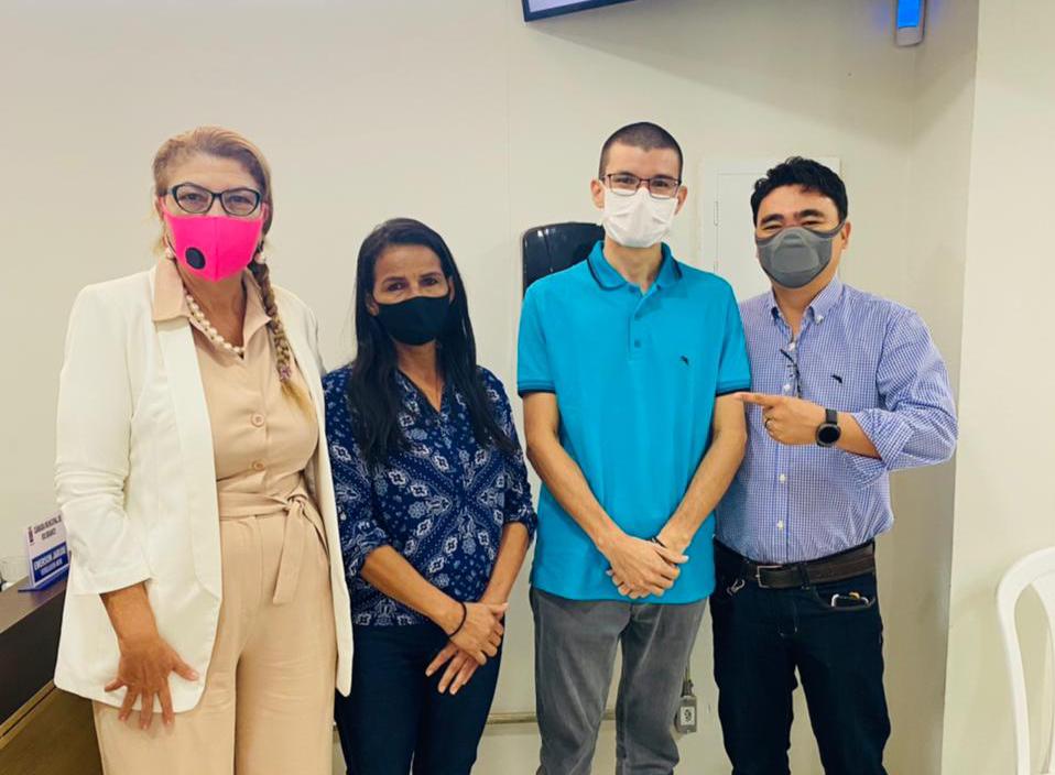  Câmara Homenageia jovem aprovado no curso de medicina da UFAC