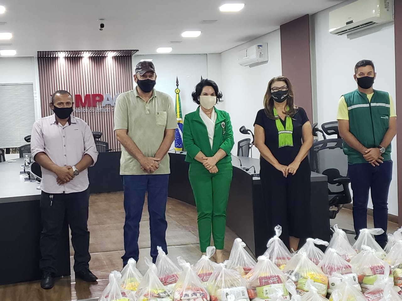 Câmara Municipal de Rio Branco doa quase meia tonelada de alimentos para a Campanha “SOS Acre”