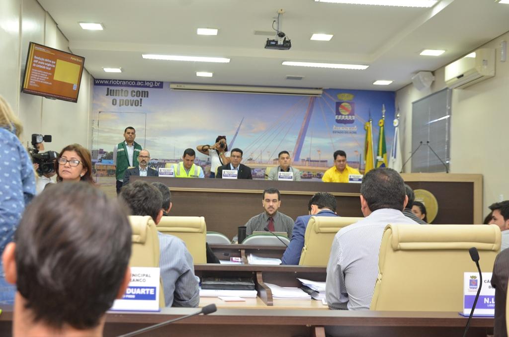 Câmara realiza audiência pública para discutir propostas de aumento da tarifa de ônibus 