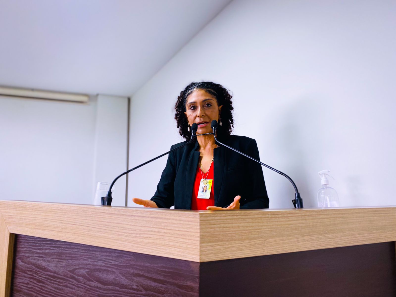 Câmara recebe Diretora-Geral do Tribunal Regional Eleitoral do Acre para debater mudança do horário eleitoral para eleições de 2022