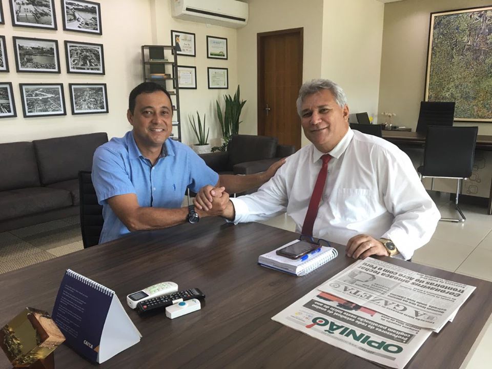 Célio visita prefeitura e fiscaliza obras