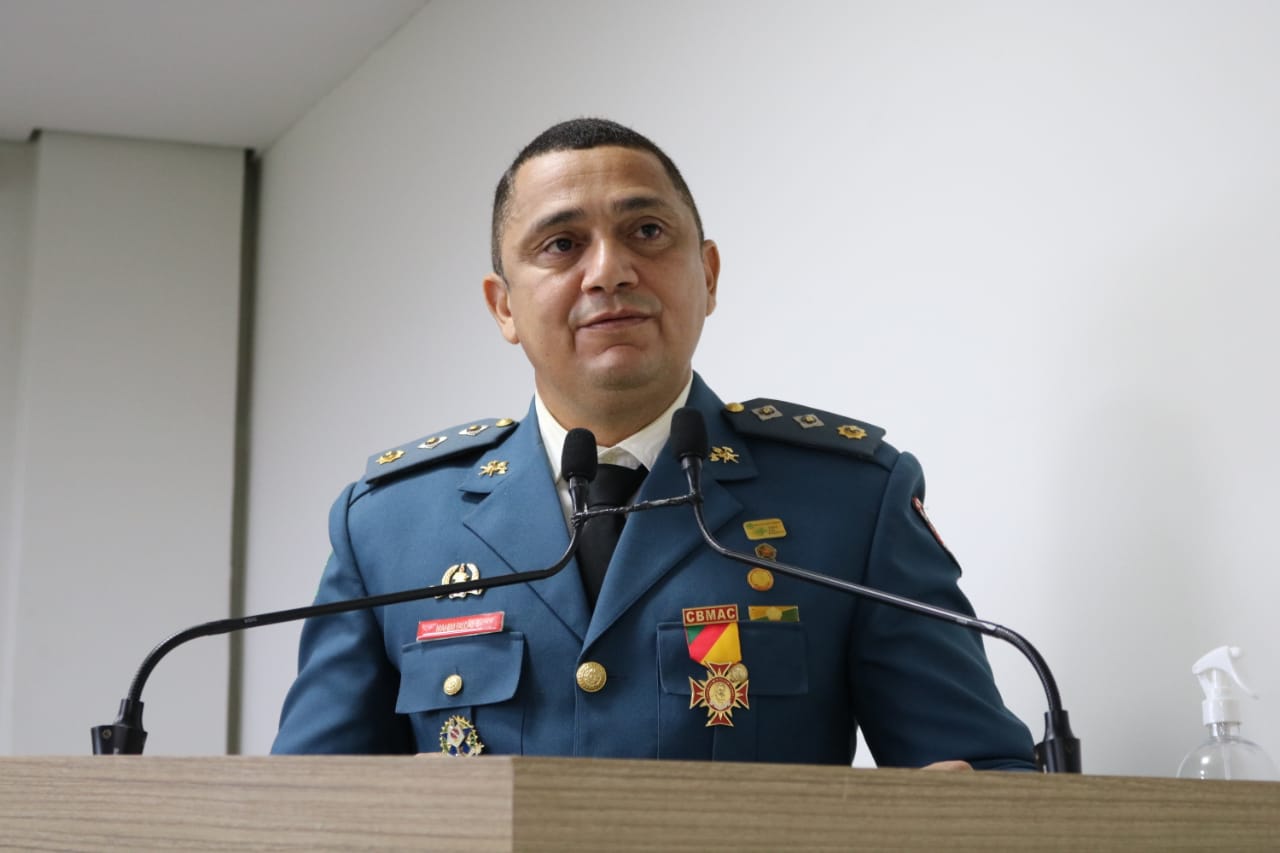  Coordenador da Defesa Civil vai à Câmara falar das ações realizadas no município em 2021 e recebe Moção de Louvor pelos serviços prestados à população de Rio Branco.