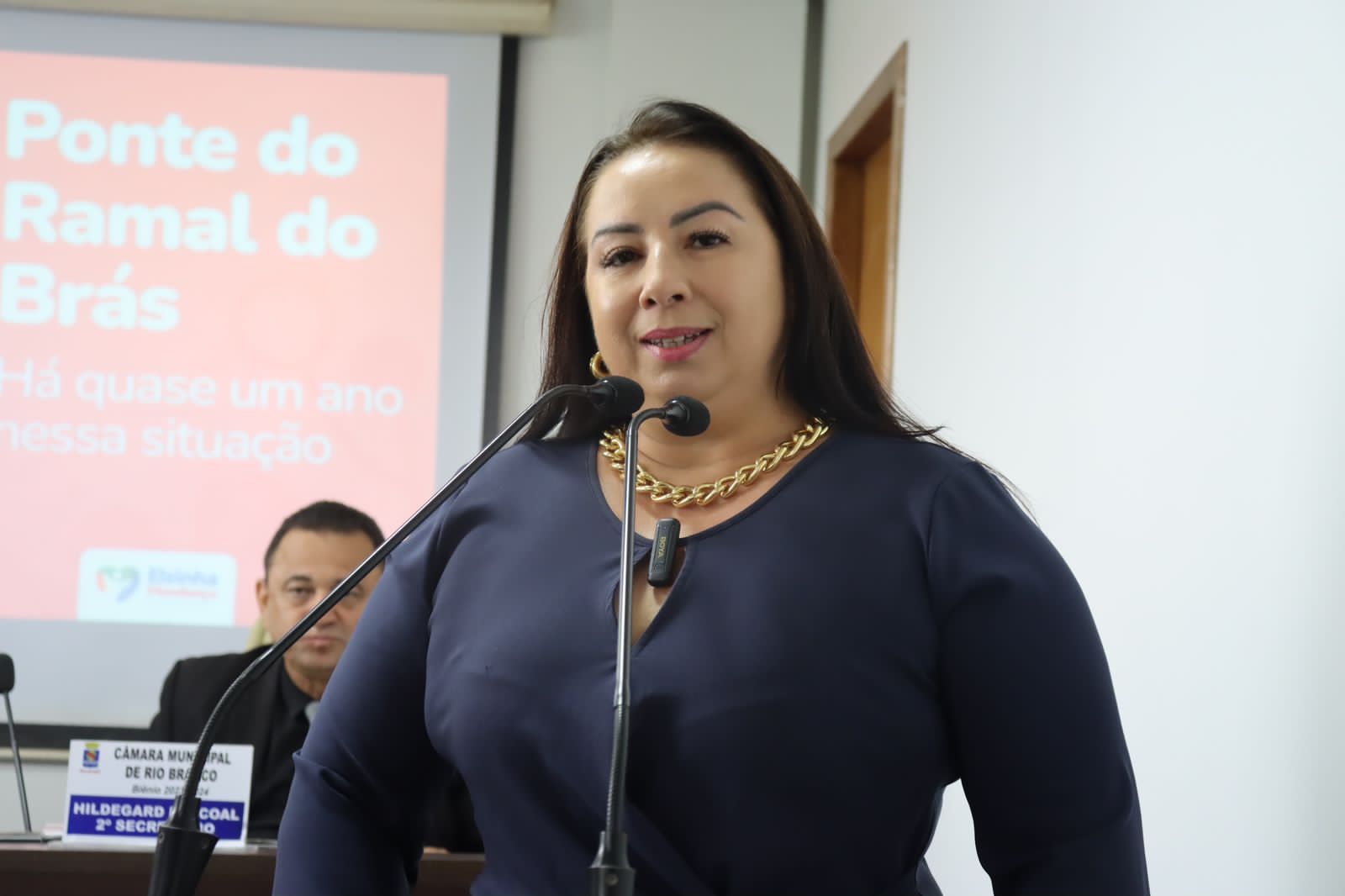 Elzinha denuncia que moradores fazem cotas para revitalizar bairros: "obrigação da prefeitura" 
