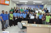  Elzinha Mendonça apresenta projeto de lei que institui o dia Dia Municipal do Taxista 