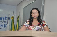 Elzinha Mendonça fala sobre importância do combate ao câncer de mama