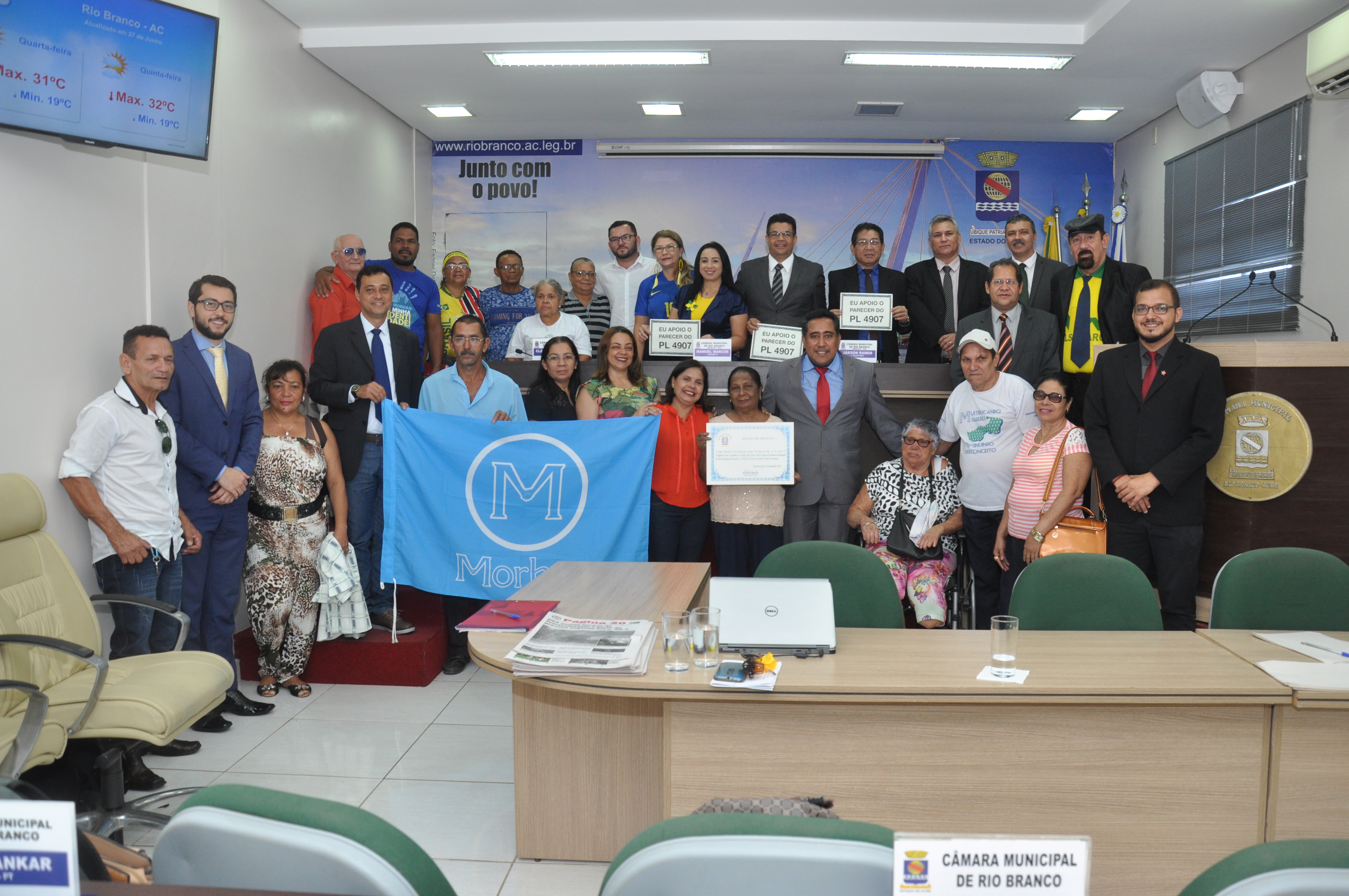 Em ato solene, vereador Jakson Ramos entrega moção de aplauso para o Movimento de Reintegração das Pessoas Atingidas pela Hanseníase 