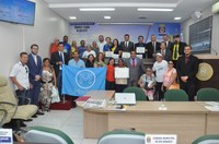 Em ato solene, vereador Jakson Ramos entrega moção de aplauso para o Movimento de Reintegração das Pessoas Atingidas pela Hanseníase 