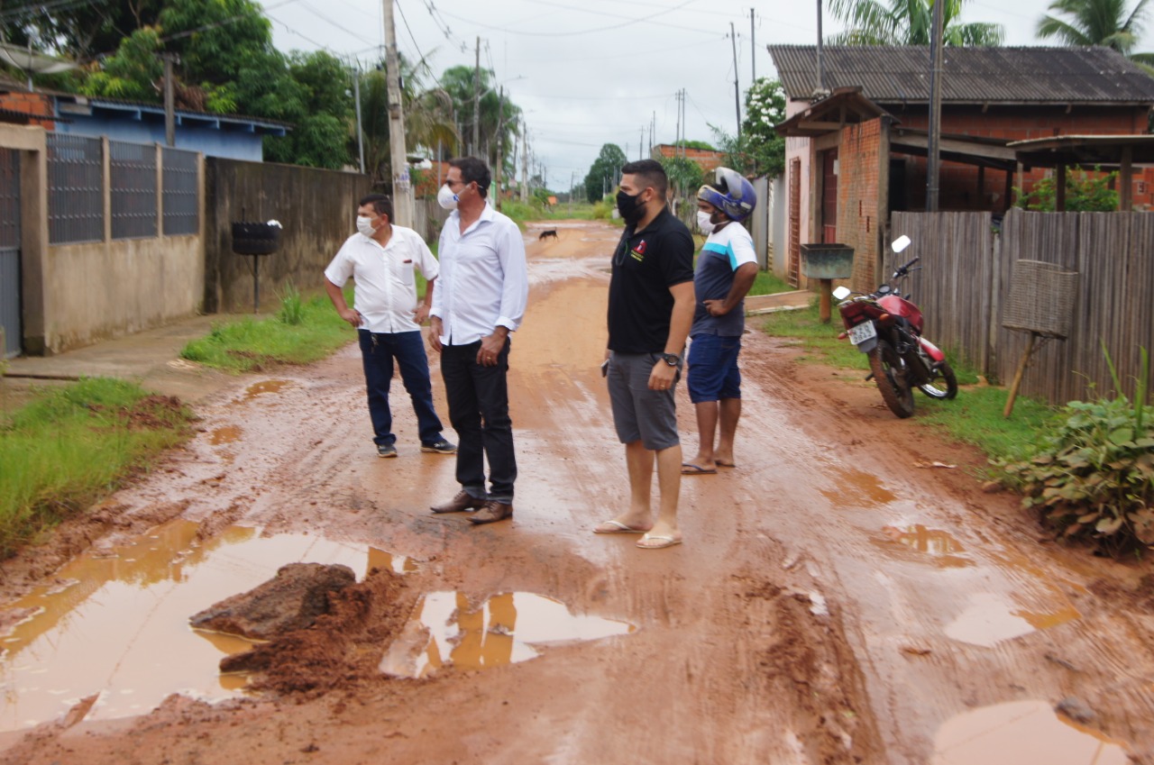 Francisco Piaba visita bairro Vila Acre e ouve reivindicações dos moradores 