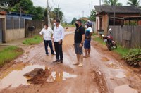 Francisco Piaba visita bairro Vila Acre e ouve reivindicações dos moradores 