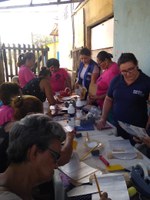 Gabinete de Lene Petecão leva oficina de material reciclável para mulheres da 06 de Agosto