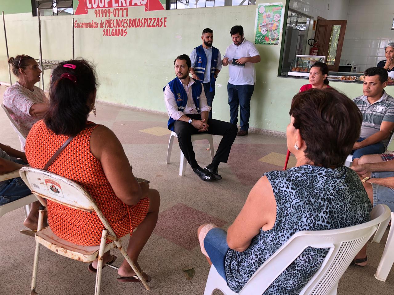 Jarude dialoga com lojistas do Mercado Municipal Luiz Galvez