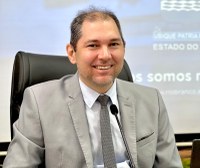 Joabe Lira destaca sanção de lei que reforça segurança no descarte de vidros quebrados e materiais perfurocortantes 