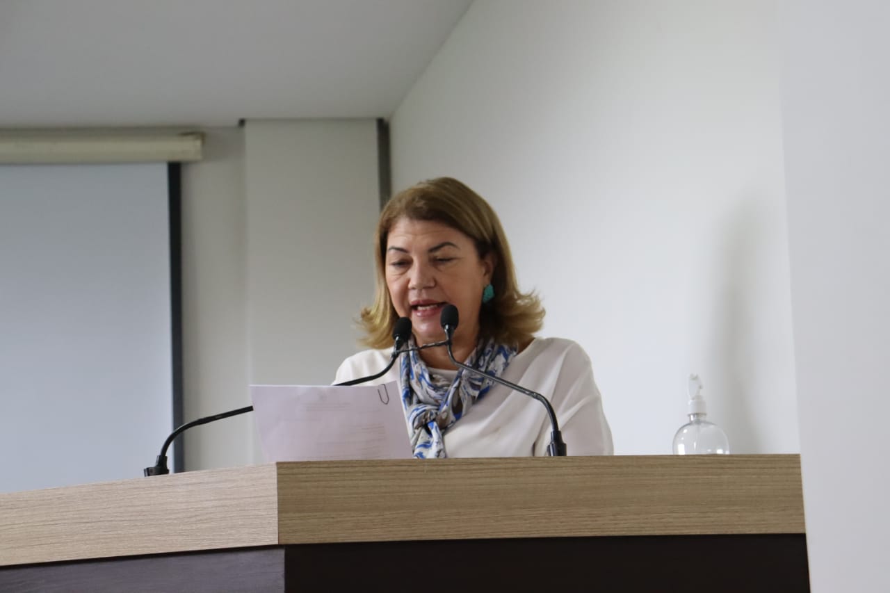 Lene Petecão alerta prefeitura sobre a disseminação de doenças causadas pela proliferação de pombos nos mercados municipais de Rio Branco.