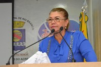 Lene Petecão participa de caminhada em favor de autistas e critica ausência do MPAC