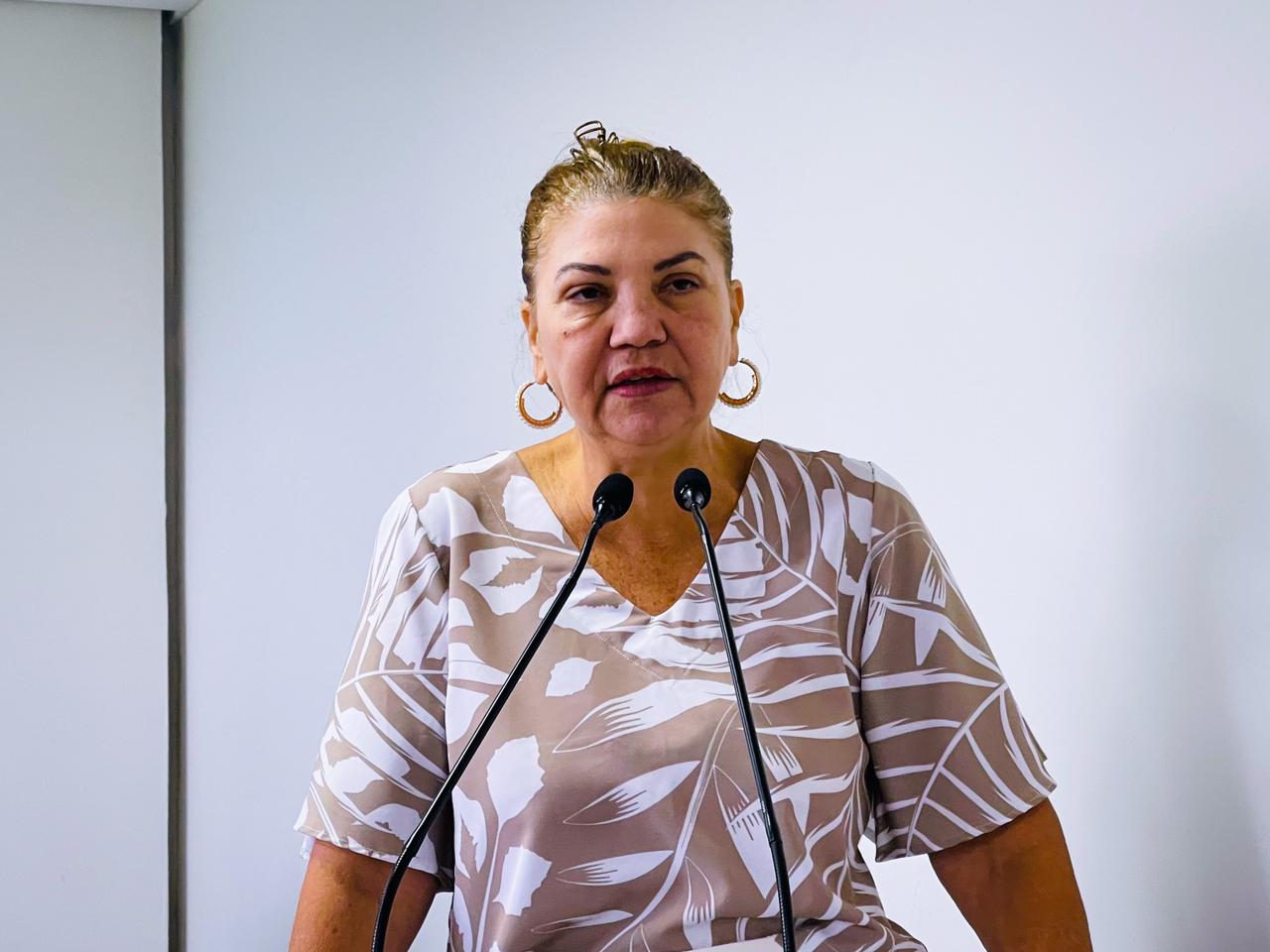 Lene Petecão pede que ajuste salarial da Educação contemple apoiadores e cuidadores das creches
