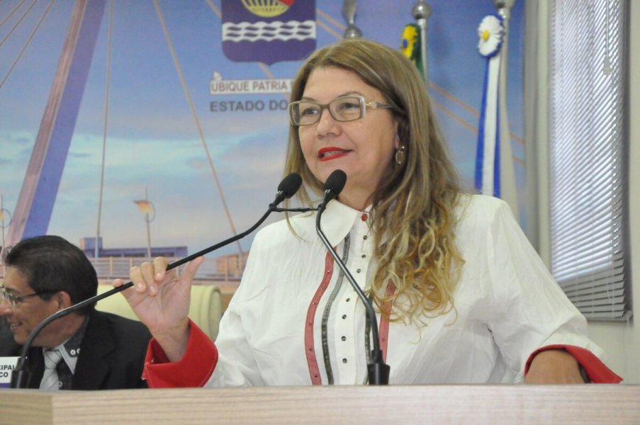 Lene Petecão presta conta dos quatro dias em que esteve como prefeita em exercício