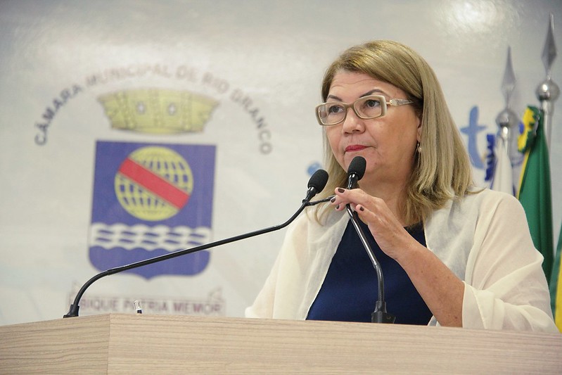 Lene Petecão reitera  pedido para entrega de cestas básicas aos alunos da rede municipal de ensino