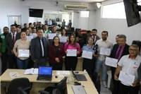 Leôncio Castro homenageia instituições e empresas parceiras do projeto Gabinete Cidadão