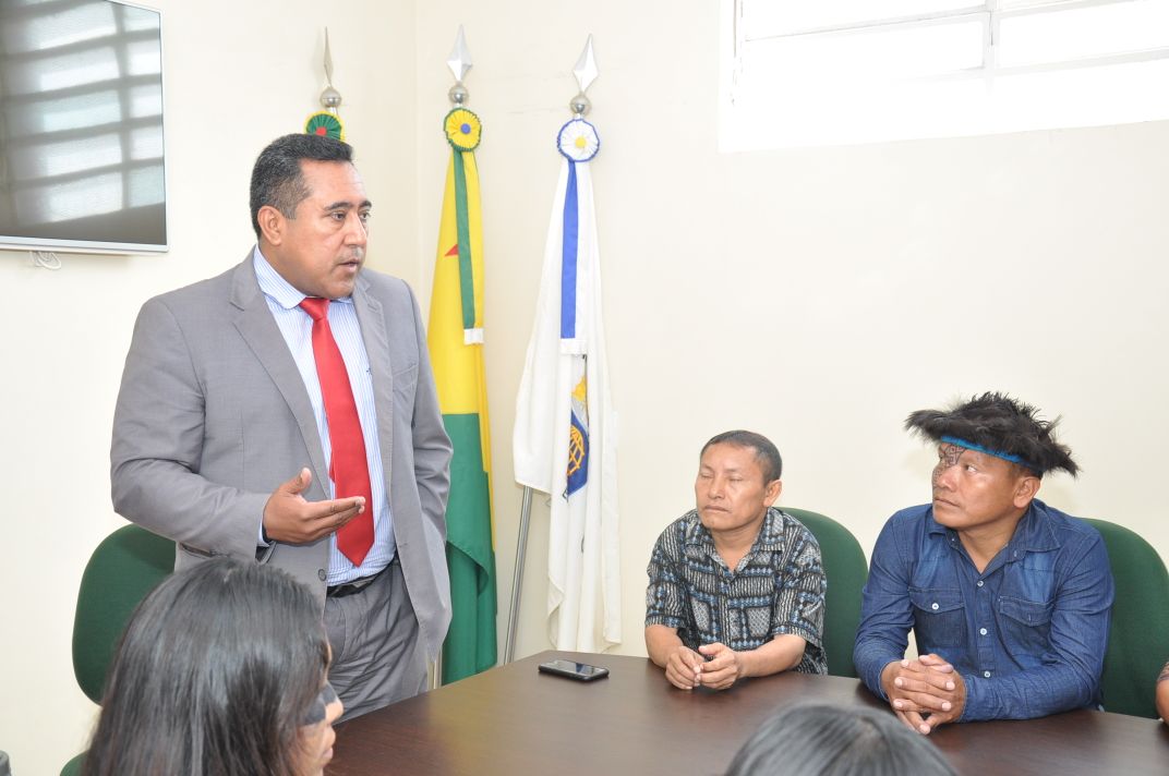 Lideranças indígenas visitam Câmara Municipal de Rio Branco 