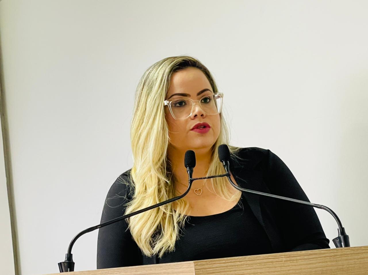 Michelle Melo apresenta PL que visa à destinação de um ponto de coleta de sangue em cada regional, via Unidade de Saúde Básica.