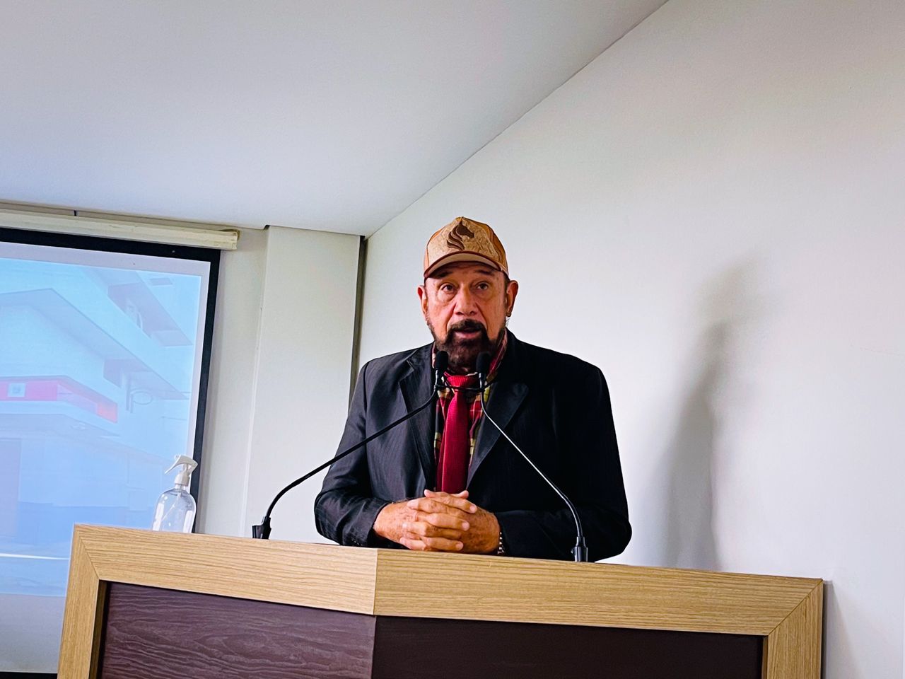  Na tribuna, N.lima diz que obrigação do servidor público é prestar o bom atendimento à população 