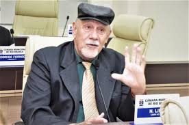 Presidente da Câmara Municipal cobra esclarecimentos do diretor da policlínica da PMAC sobre furos da fila de vacinação da Covid-19