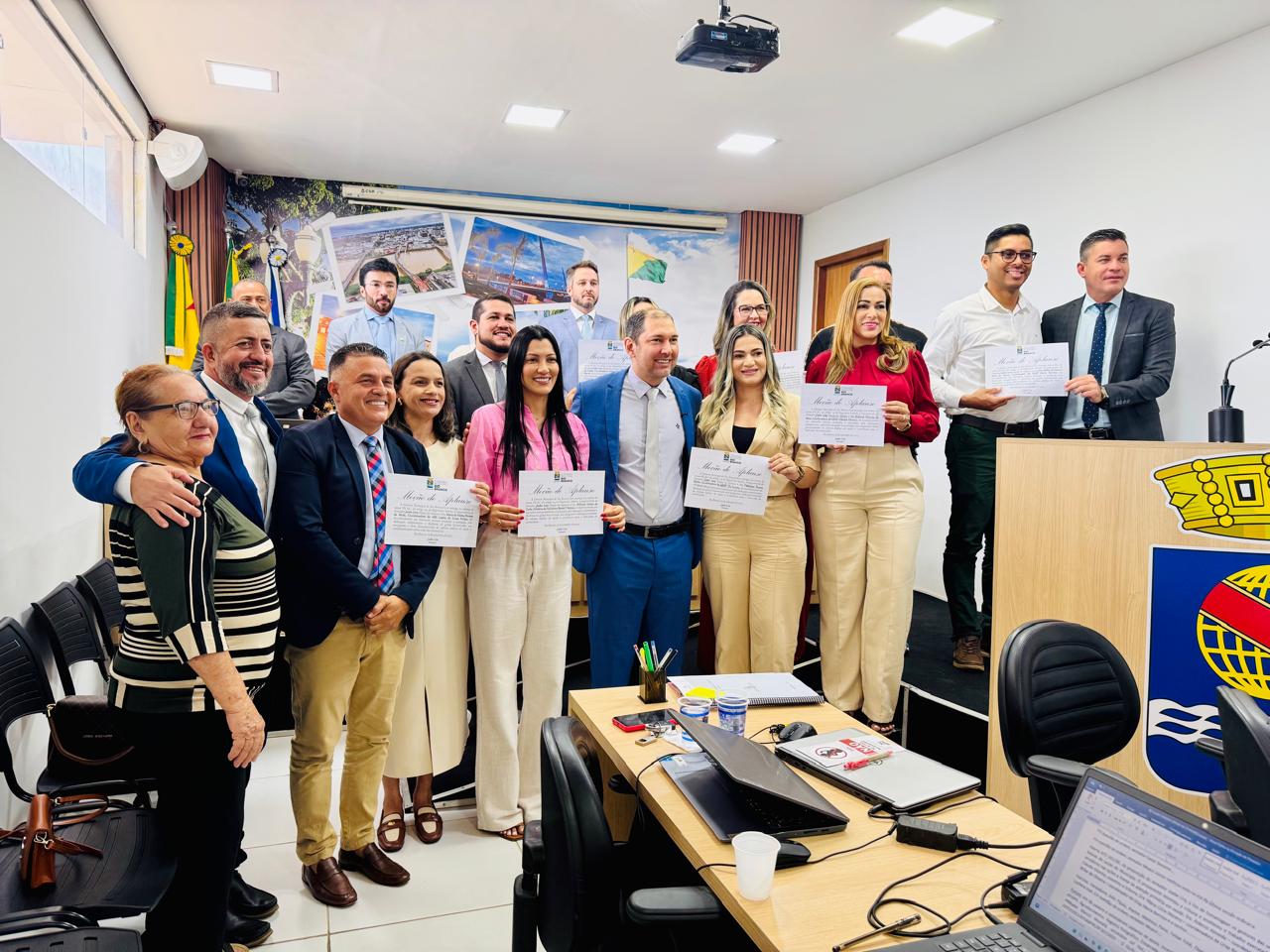 Joabe Lira homenageia coordenadores das unidades de saúde na Câmara de Rio Branco