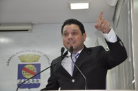 Projeto de Lei do vereador Luz autoriza Prefeitura limpar terreno particular e mandar a conta para o dono