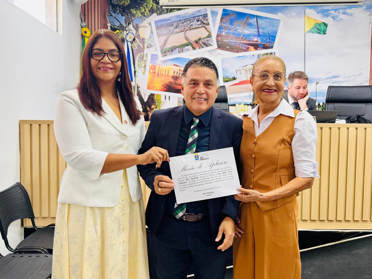 Psicóloga Ofélia Alves Contreiras é homenageada pelo vereador Éber Machado