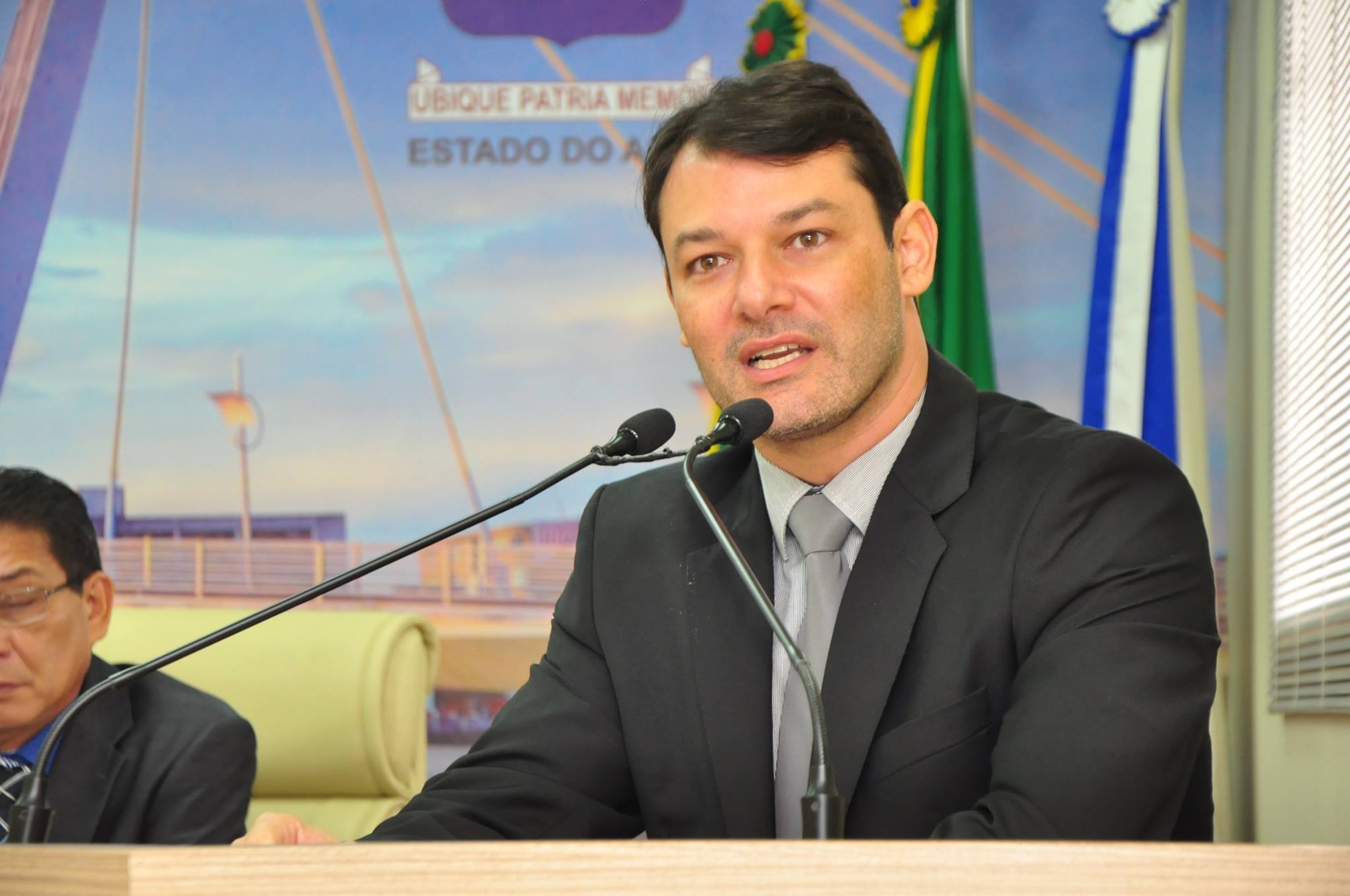 Roberto Duarte apresenta requerimento convocando secretário para falar sobre aumento no IPTU 