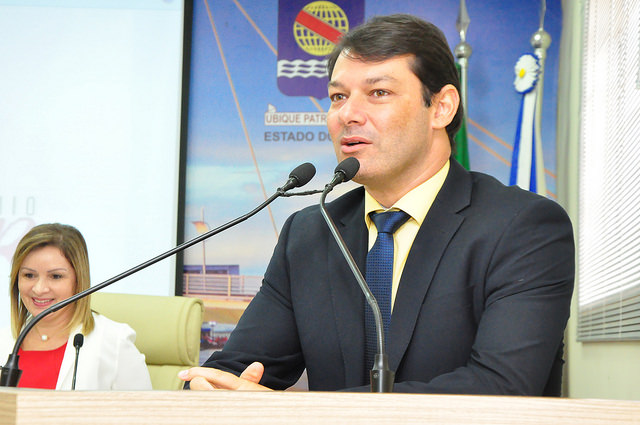 Roberto Duarte pede iluminação e pavimentação na estrada do presídio