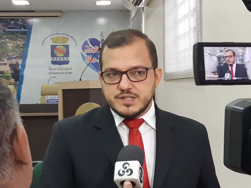 Rodrigo defende que o Estado também pague a subvenção da passagem de ônibus dos estudantes