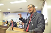 Rodrigo Forneck destaca legado de Chico Mendes e indaga ministro do Meio Ambiente