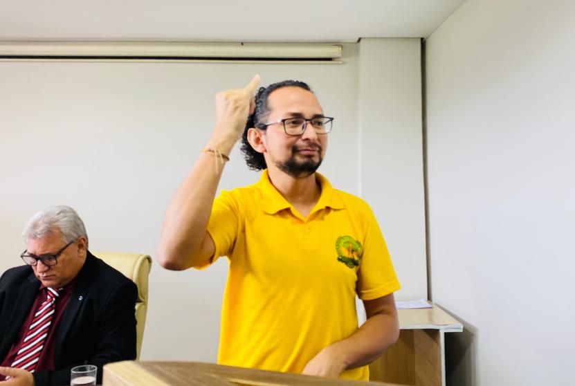 Tribuna Popular - Presidente da Associação Dos Surdos Do Acre (ASSACRE) relata dificuldades que a comunidade enfrenta pela falta de intérprete de libras em locais públicos