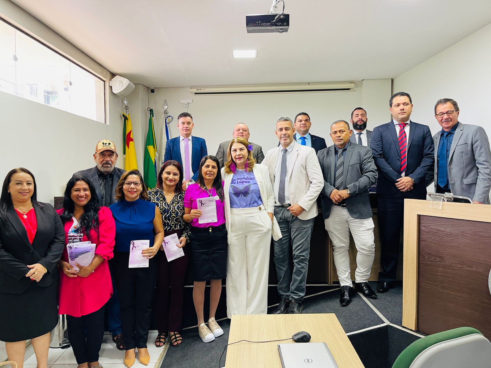 TRIBUNA POPULAR: vereadora Lene Petecão debate políticas públicas as pessoas com Lúpus e Fibromialgia 
