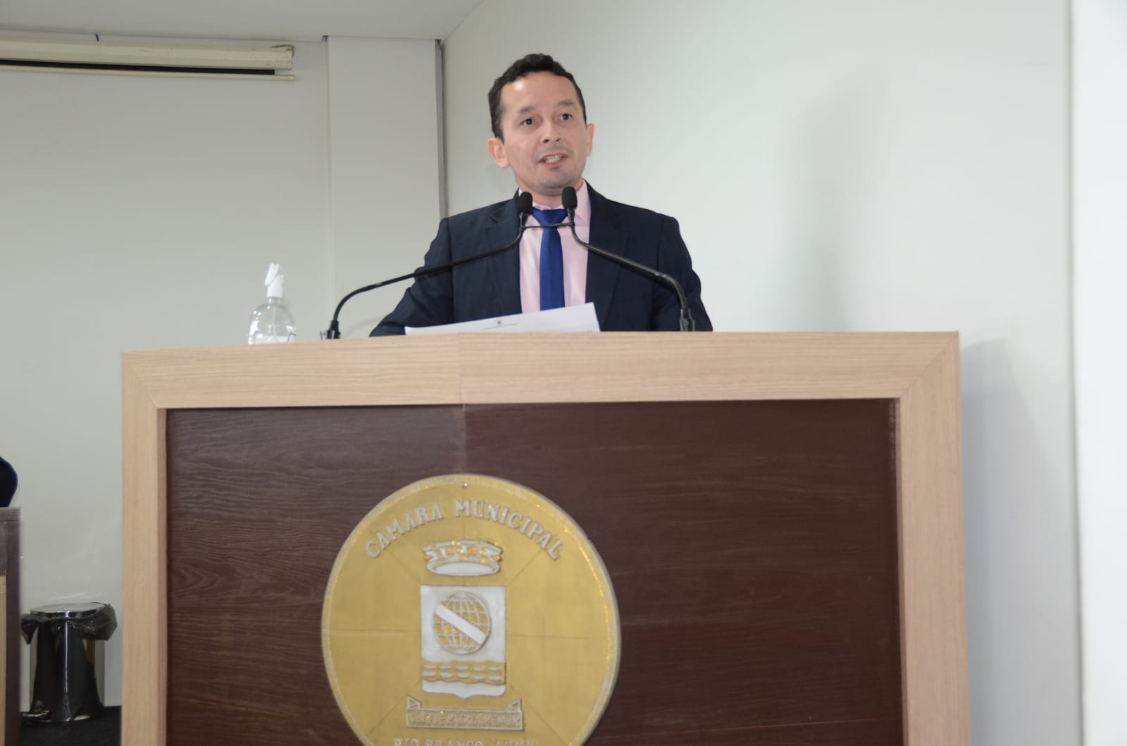 Vereador Adailton Cruz cobra o envio do Projeto de Lei que visa à redução da passagem do Transporte Público de Rio Branco