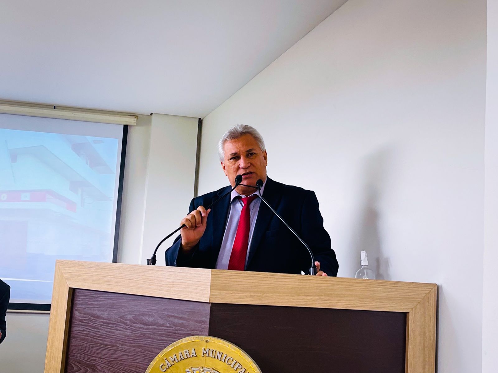 Vereador Antônio Morais destaca ação realizada pelo Executivo com entrega de caminhão baú à feirantes do Economia Solidária